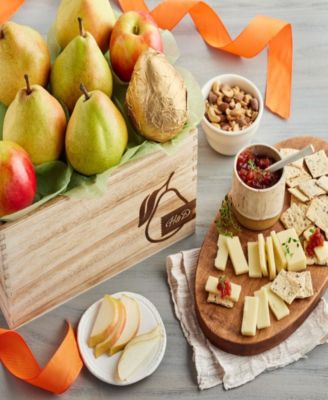 Holiday Deluxe Signature Gift Basket, 13 Piece