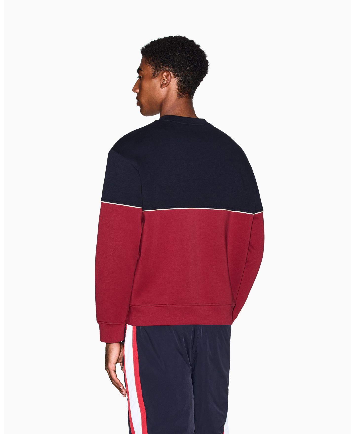 Мужская толстовка A|X Armani Exchange Color Block Embroidered Center Logo Crewneck, цвет: Глубокий тёмно-синий — фото 4