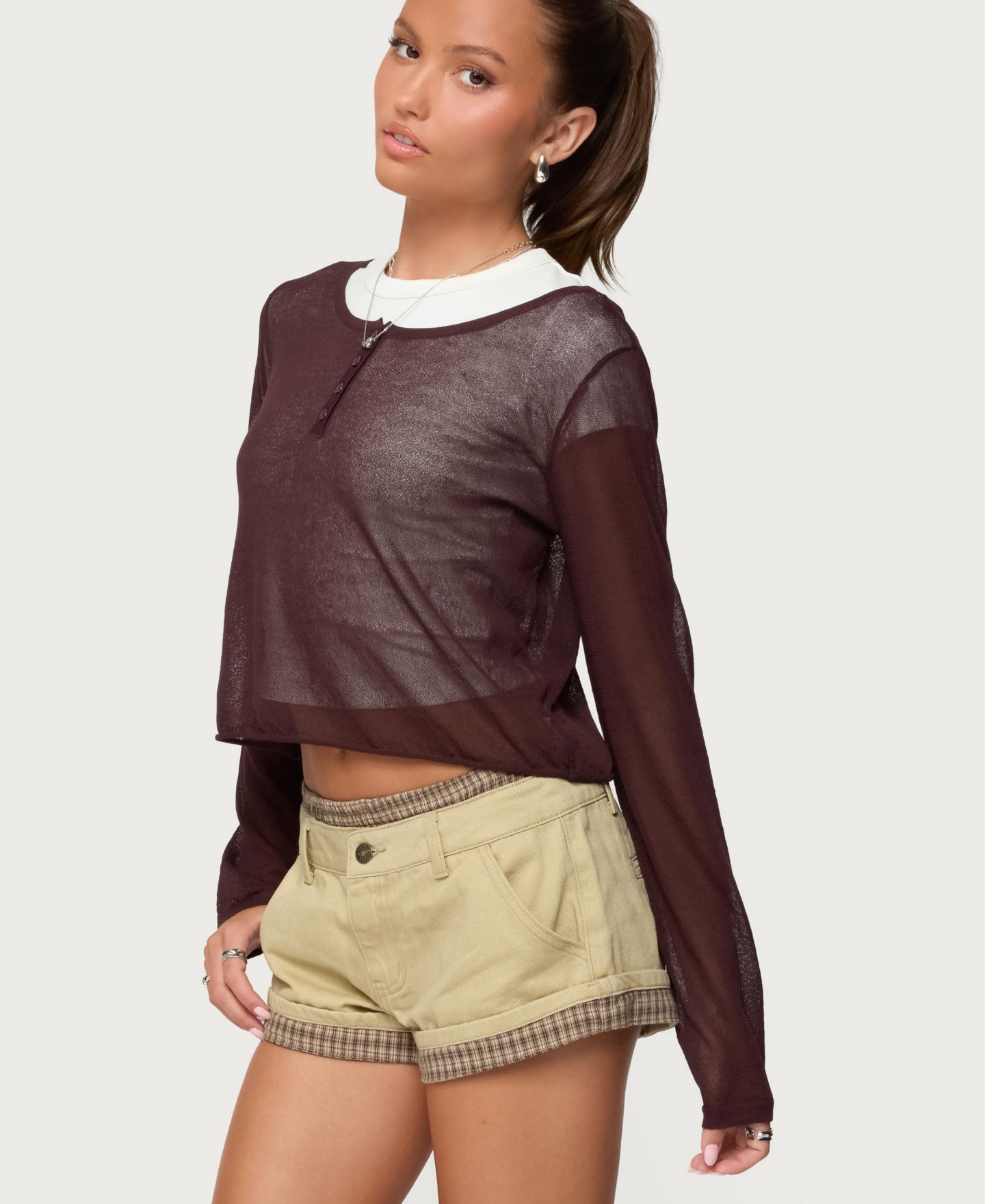 Женский топ Edikted Kilian Sheer Knit Henley, цвет: Коричневый — фото 4