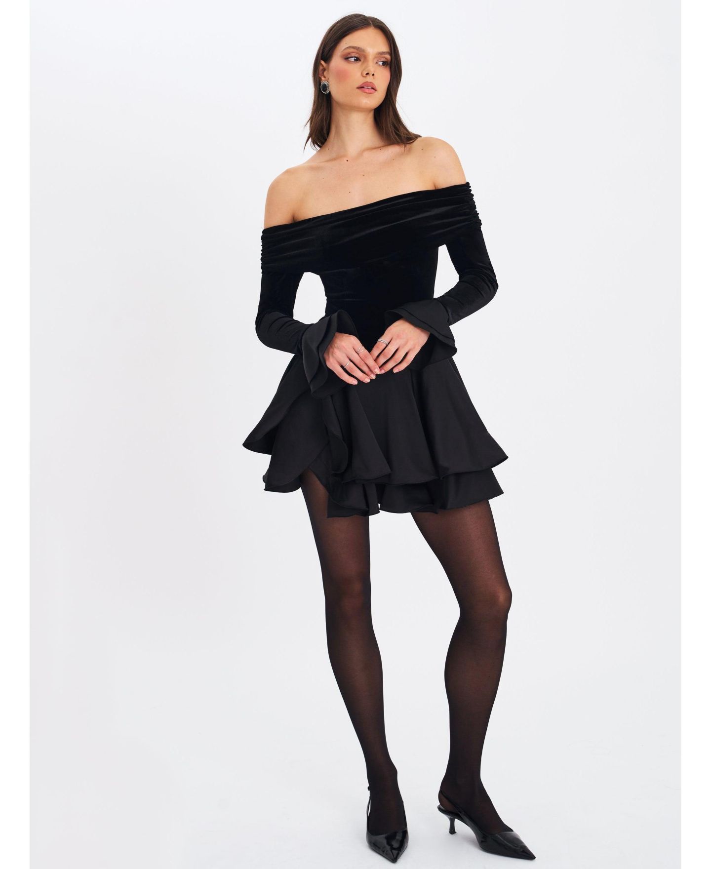 Женское платье Miss Circle Women Magnolia Black Off-Shoulder Layered Satin Mini, цвет: Чёрный — фото 3