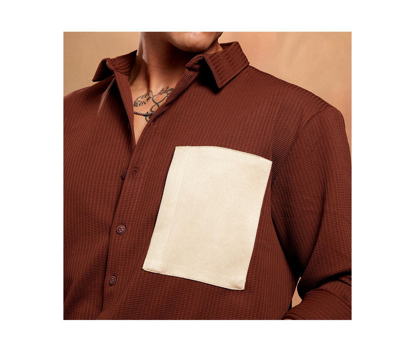 Мужская рубашка Cahoot Campus Sutra Chocolate Brown Block-Patch Oversized, цвет: Коричневый — фото 6