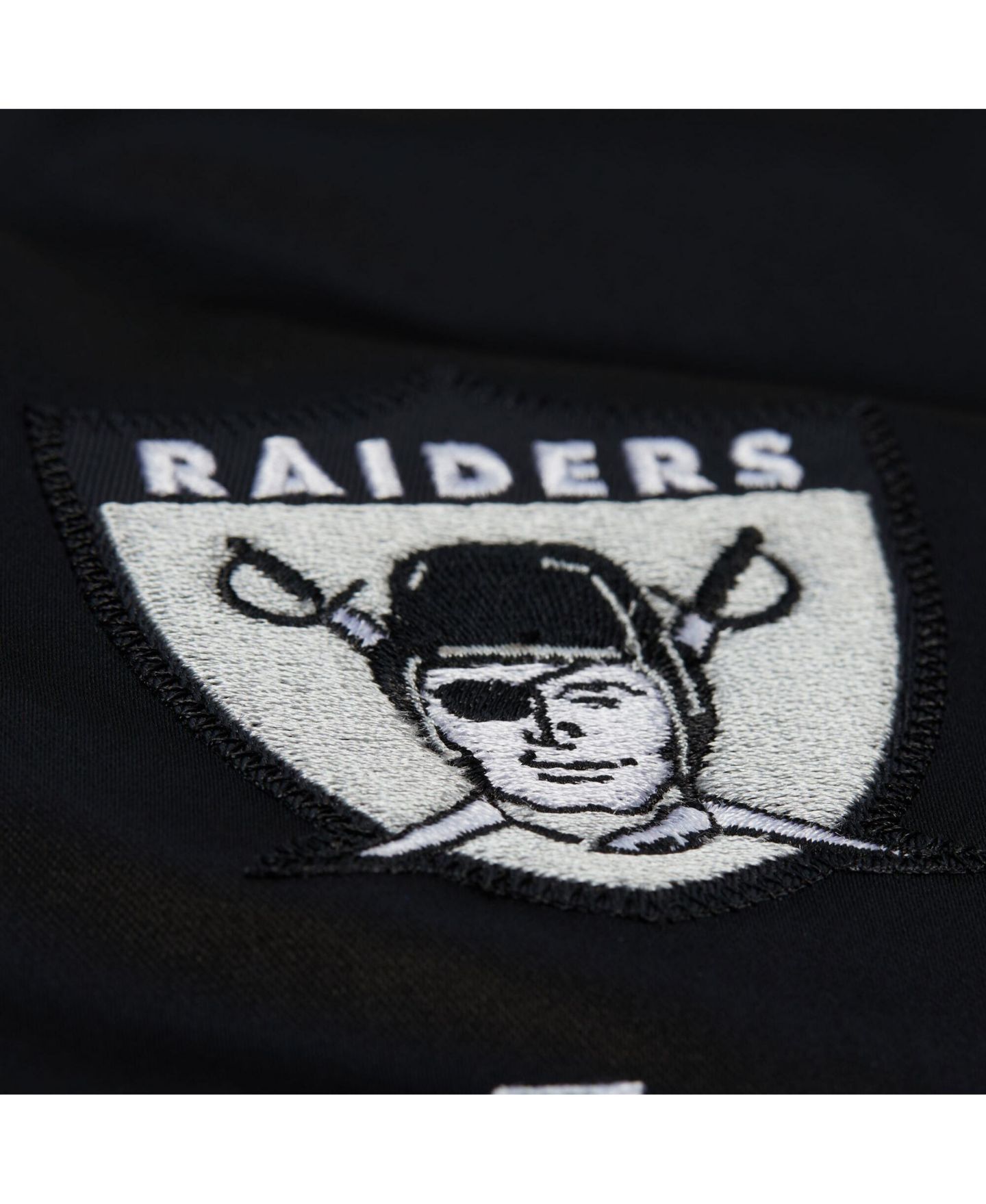 Женская куртка Mitchell & Ness Black Las Vegas Raiders Full-Snap Satin — фото 2