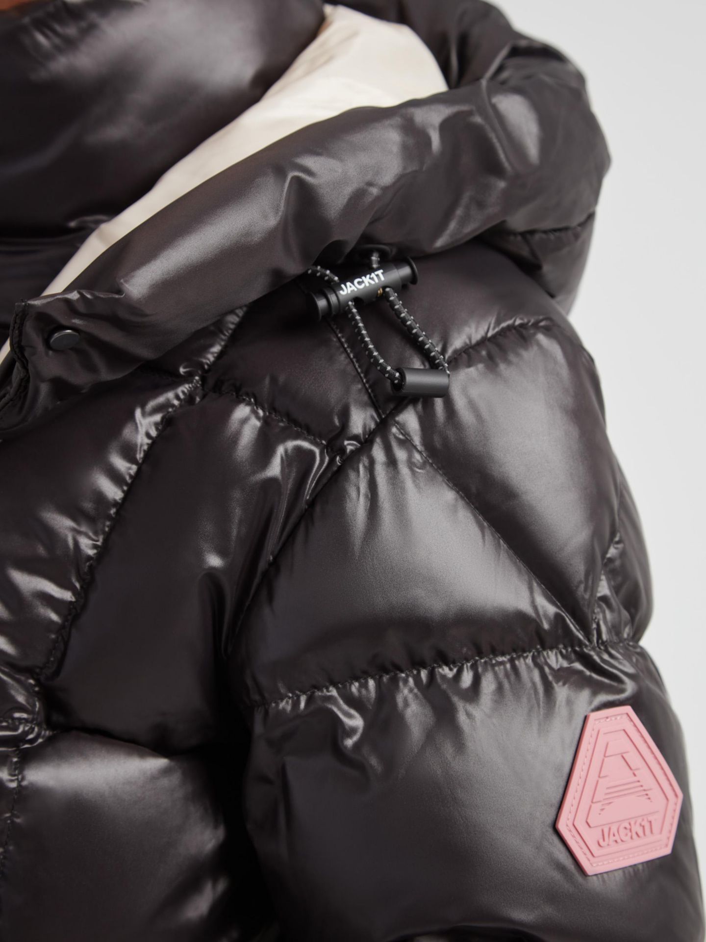 Женская куртка JACK1T EZ Boxed Racer Hooded Puffer, цвет: Чёрный, вариант 1 — фото 6