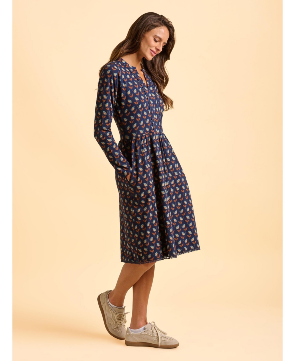 Brakeburn Women's Rowan Long Sleeve V-Neck Midi Dress