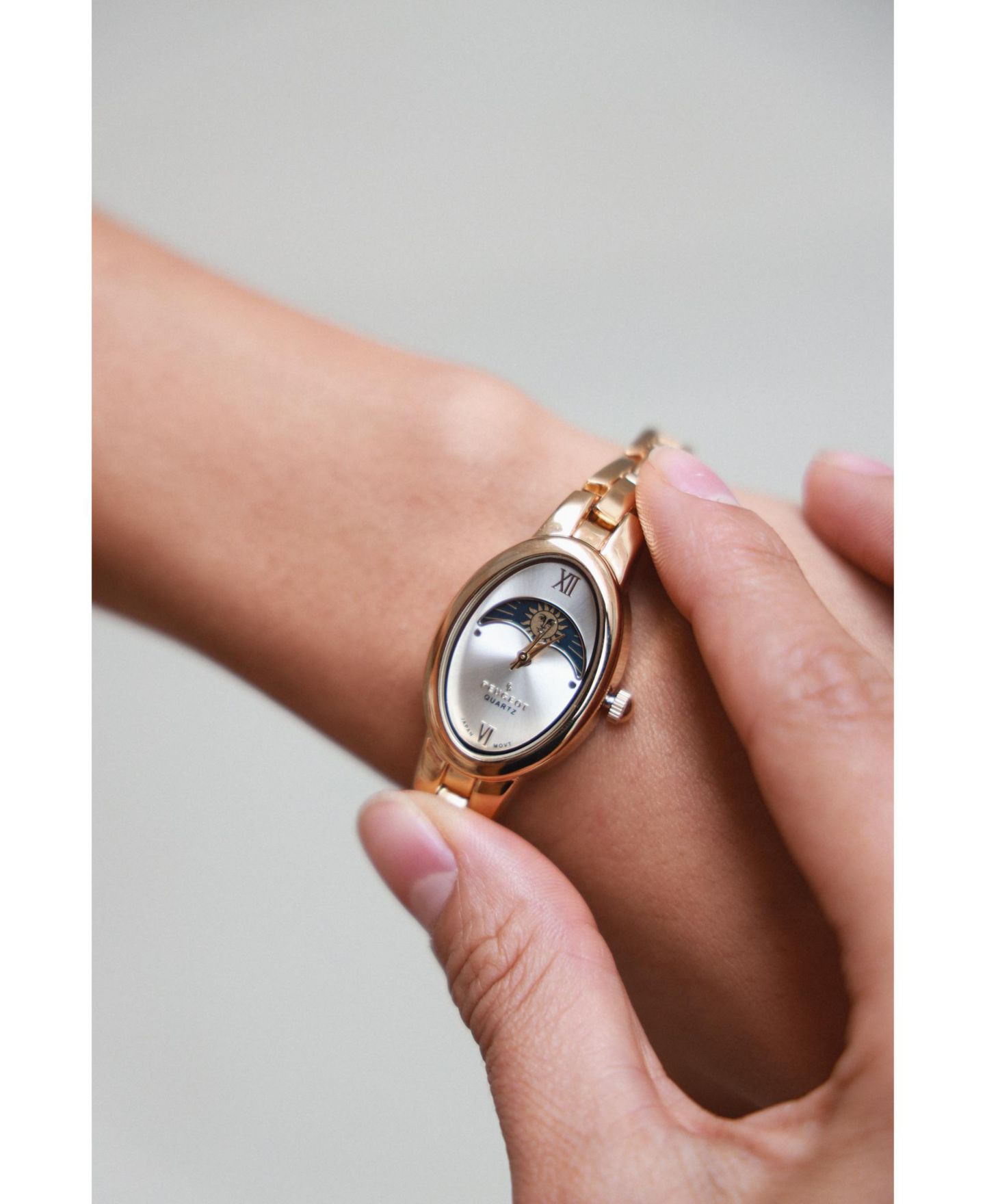 Женские часы Peugeot Gold 30x25mm Sun Moon Dial Link Bracelet Watch, цвет: Золотой — фото 7