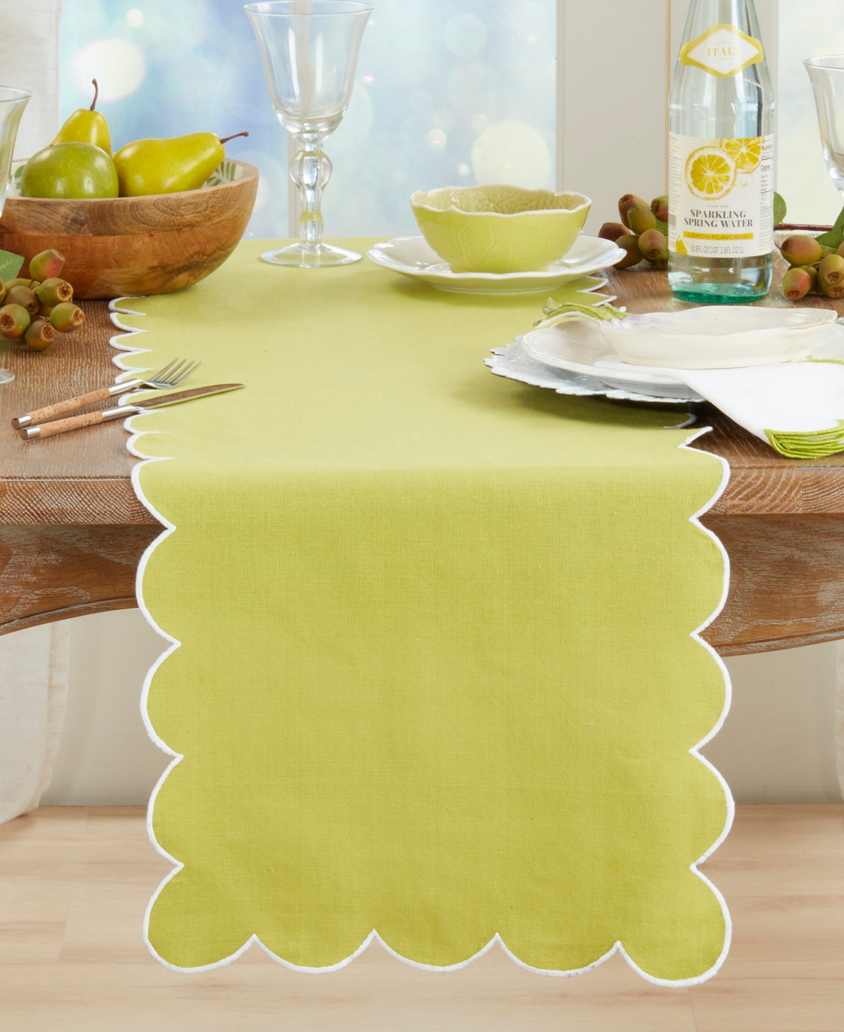 Saro Lifestyle Scalloped Table Runner, 16" X 72" In Green