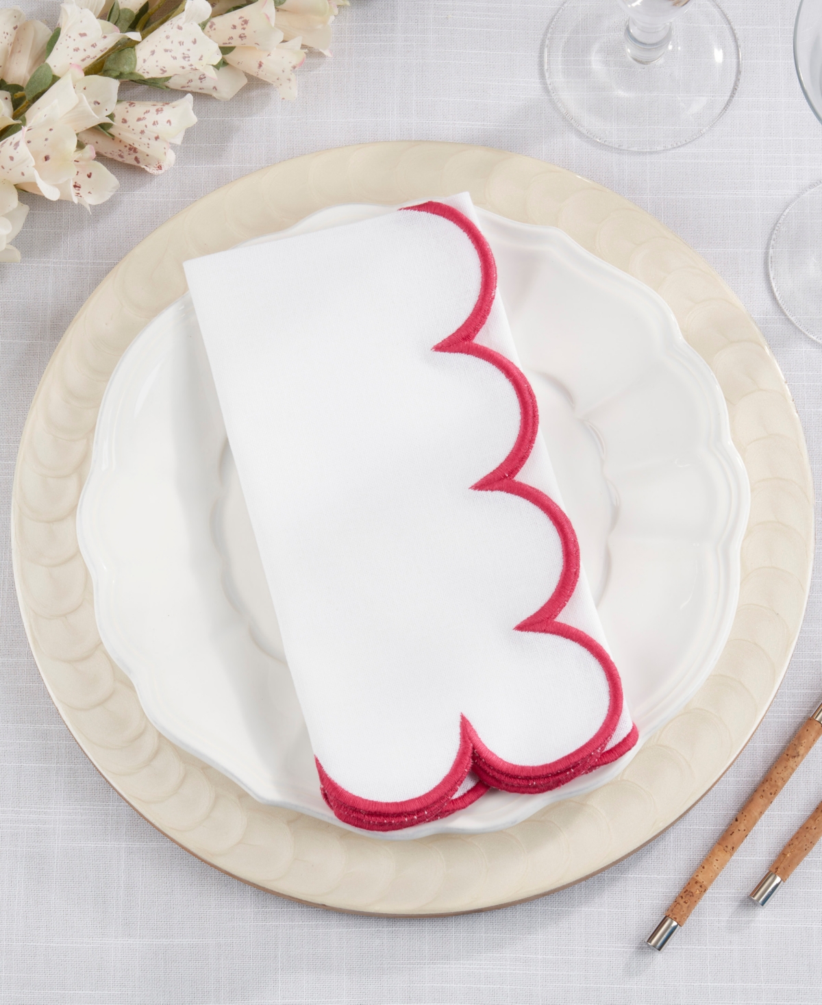 Saro Lifestyle Scalloped Hem Napkin, Set Of 4 In Pink