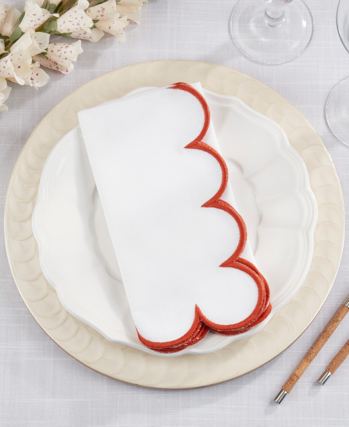 Saro Lifestyle Scalloped Hem Napkin, Set Of 4 In Brown