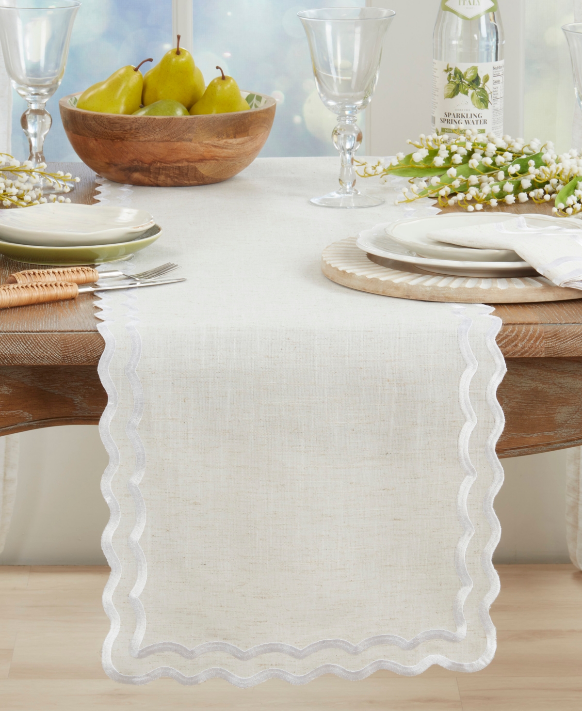 Saro Lifestyle Scalloped Border Table Runner, 16" X 72" In Brown