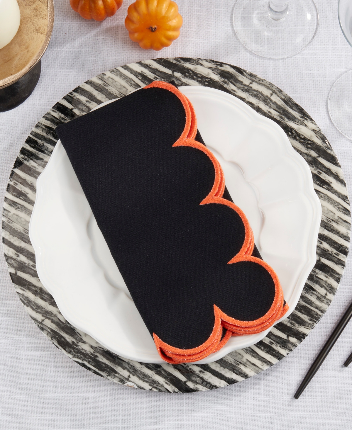 Saro Lifestyle Sweet Edge Scalloped Napkin, Set of 4