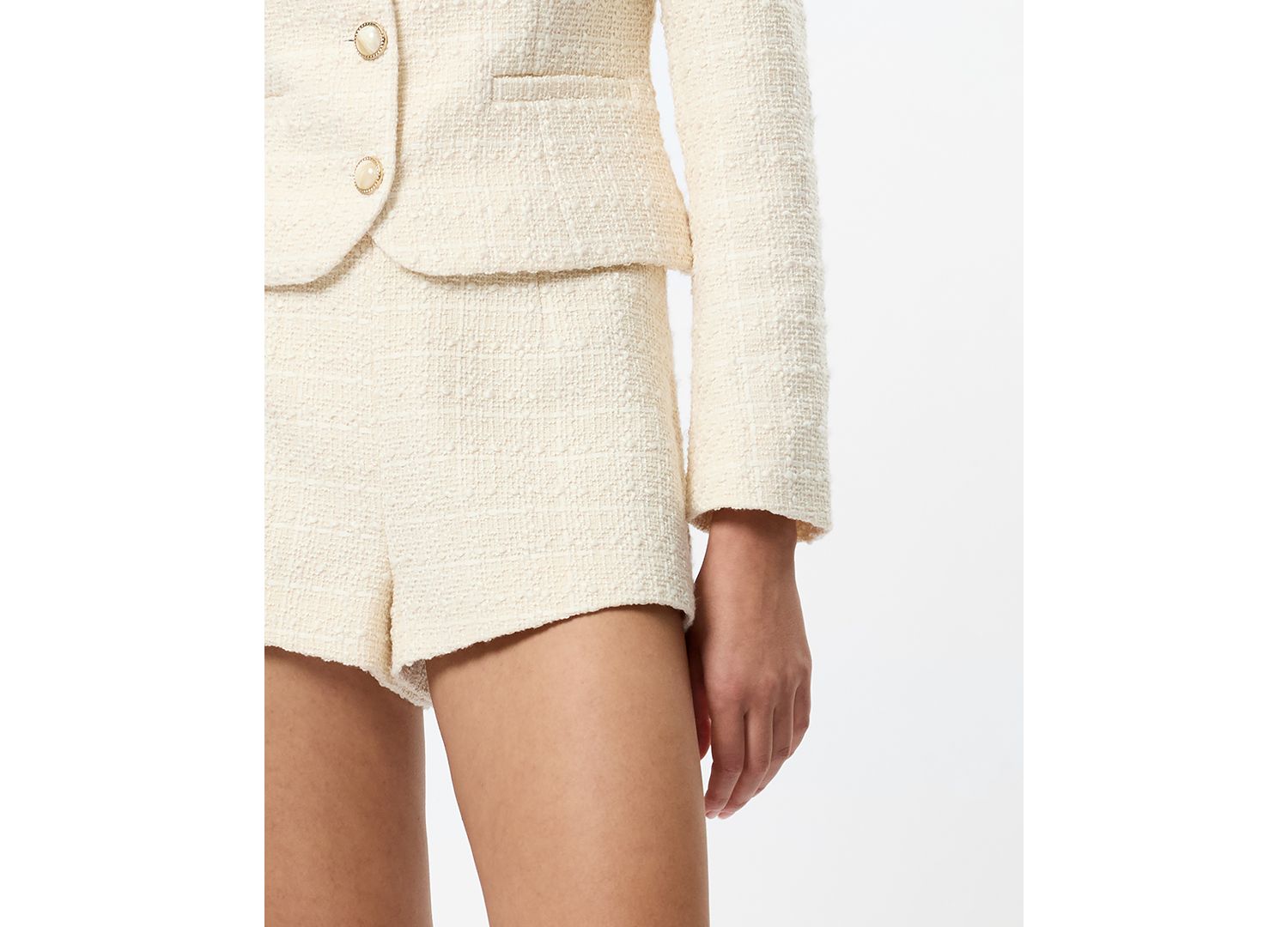 Women's Structured Curved Side Zipper Shorts