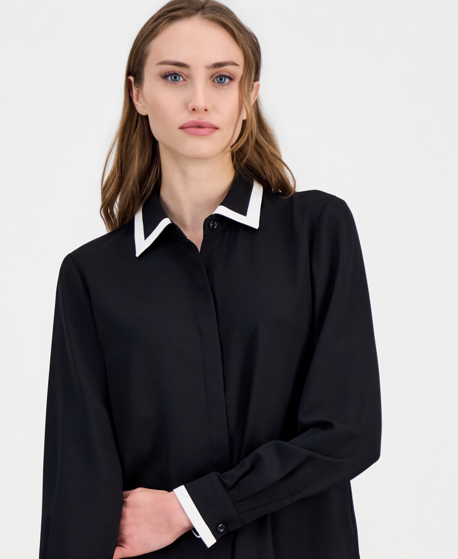 Women's Contrast-Trim Button-Front Blouse