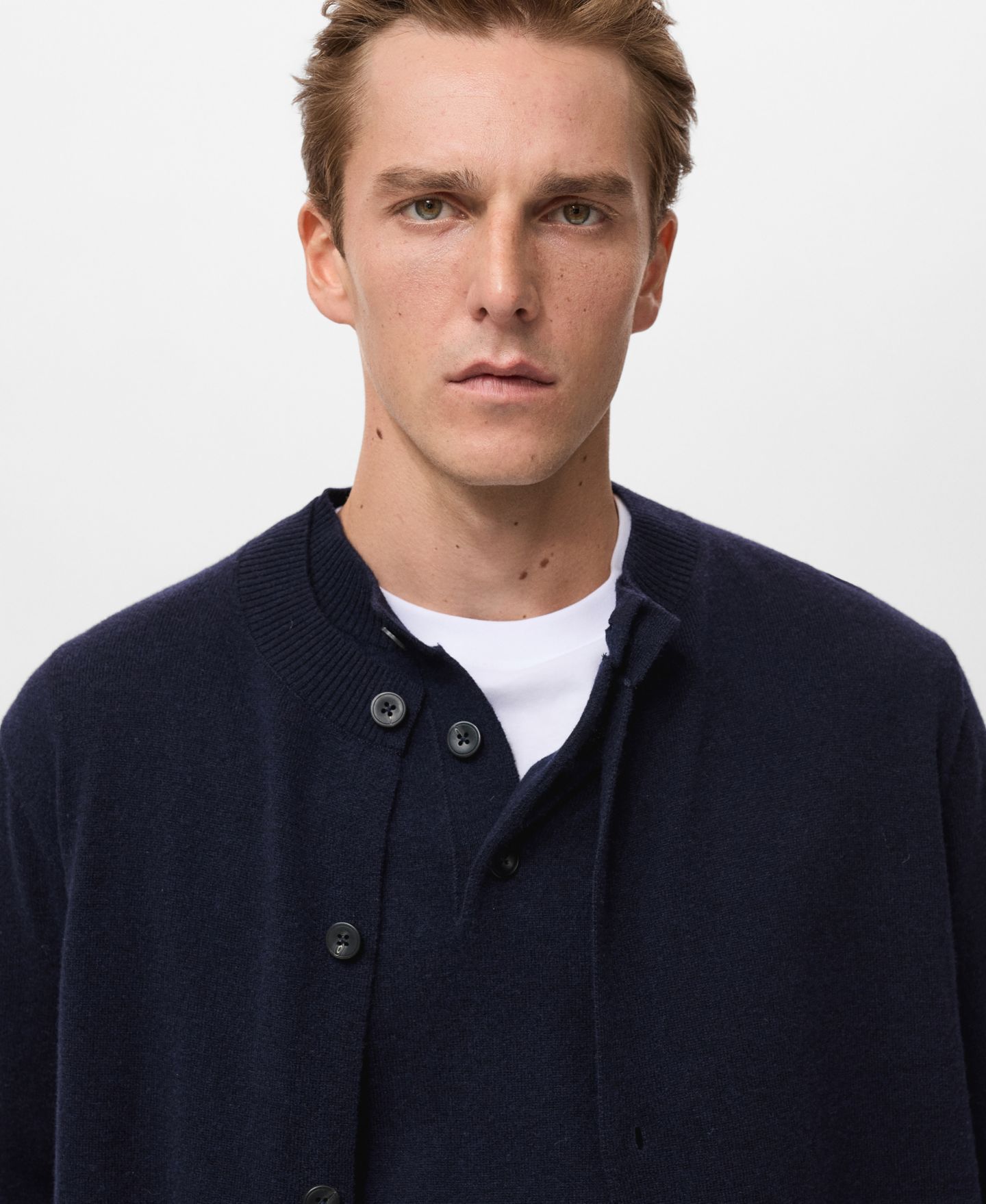 Мужской кардиган MANGO Extra-Fine Wool Buttons Cardigan, цвет: Тёмно-синий — фото 4
