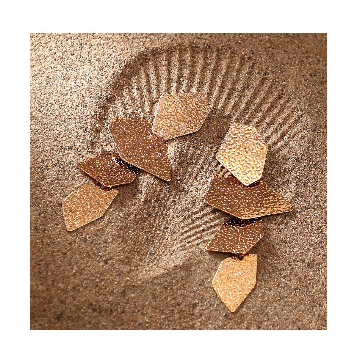 Women's The Dented-Geometric Drop Earrings - Antique Gold