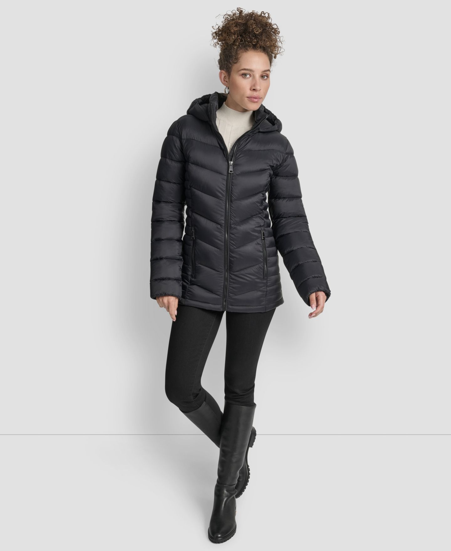 Женская куртка DKNY Chevron-Quilted Full-Zip Puffer, цвет: Чёрный — фото 3