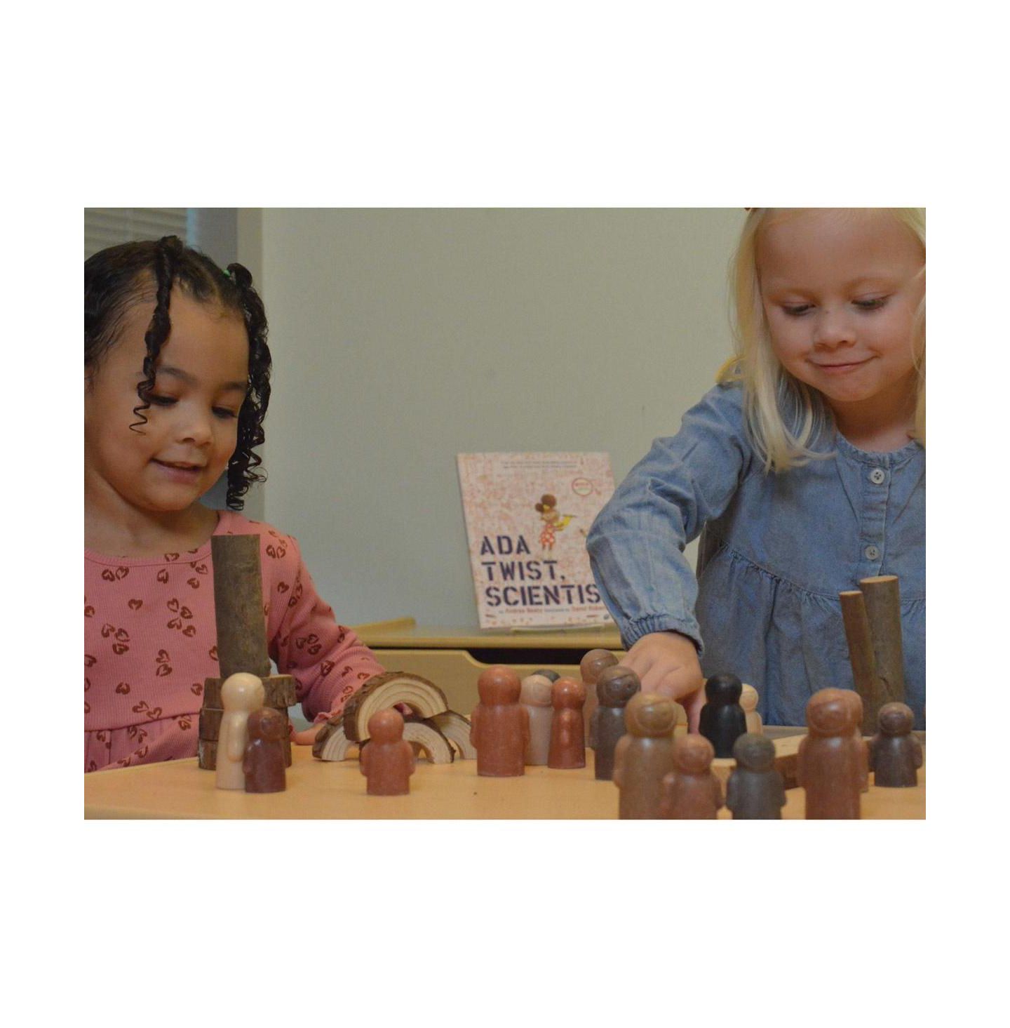 Детская игрушка Kaplan Early Learning Sensory Stones: Little People Like Me - Families, цвет: Assorted Pre-Pack — фото 2