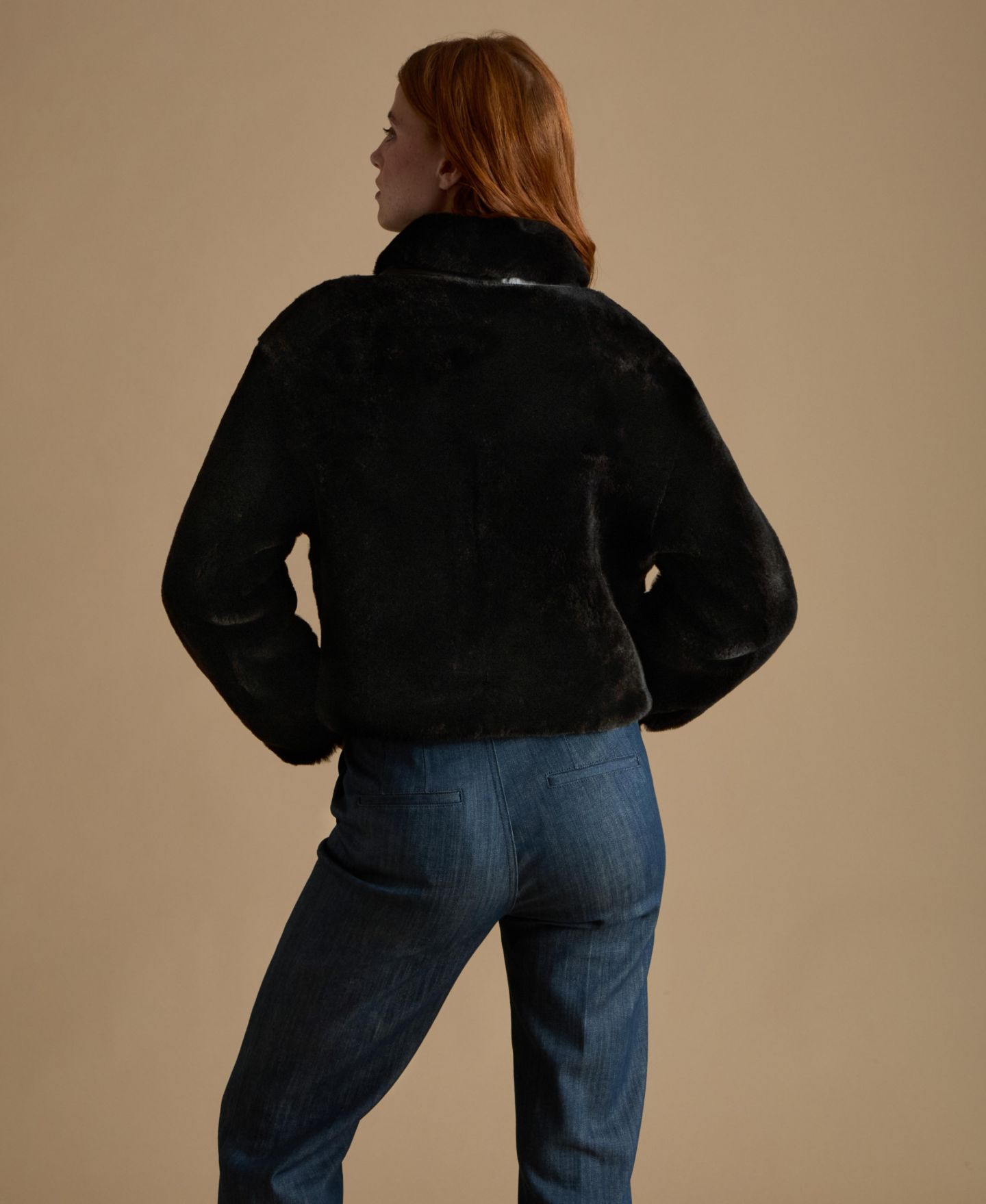 Женская куртка Furniq UK Cropped Shearling, цвет: Чёрный — фото 2