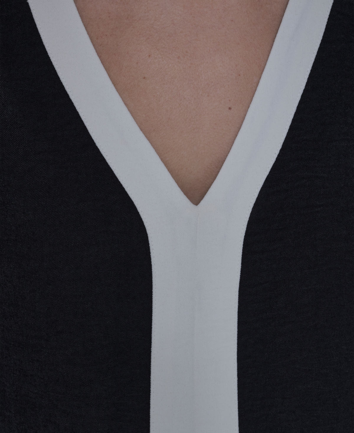 Karl Lagerfeld Paris Women's Contrast Sleeveless V-Neck Top