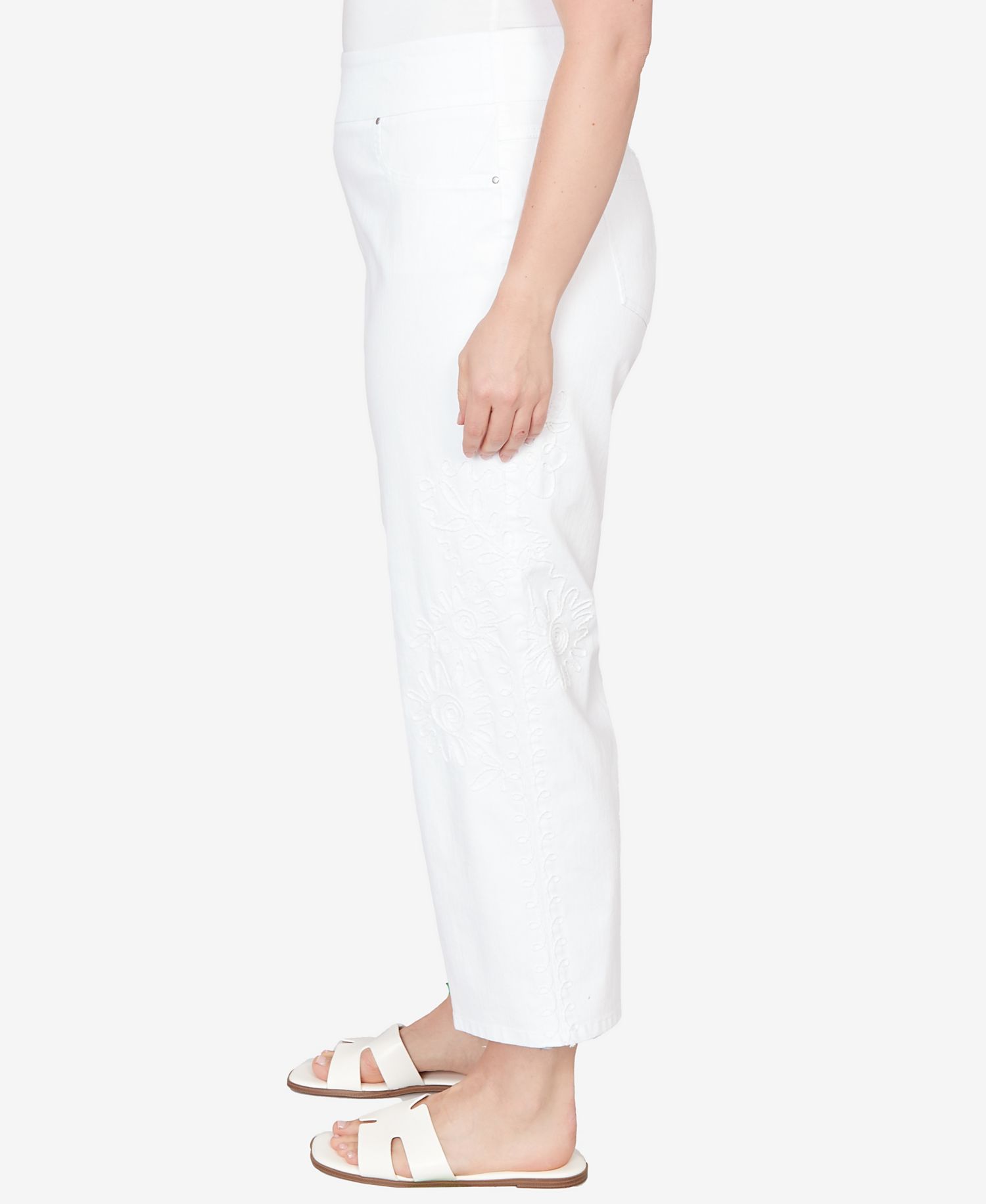 Plus Size Embroidered Stovepipe Pull On Jeans