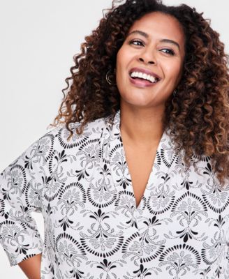 Plus Size Printed V-Neck 3/4-Sleeve Top