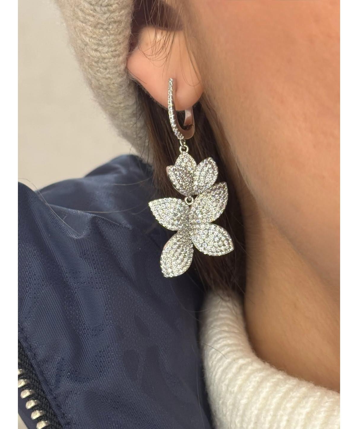 Suzy Levian Sterling Silver Sapphire Classic 7 Stone Ring