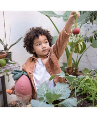 Knitted cushion Ramona the Radish