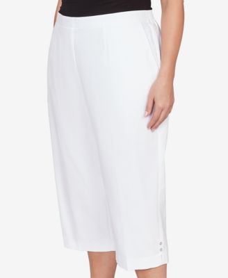 Plus Size Classic Solid Twill Button Hem Capri Pants