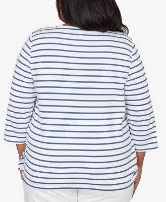 Plus Size Classic Floral Embroidered Stripe Top with Necklace