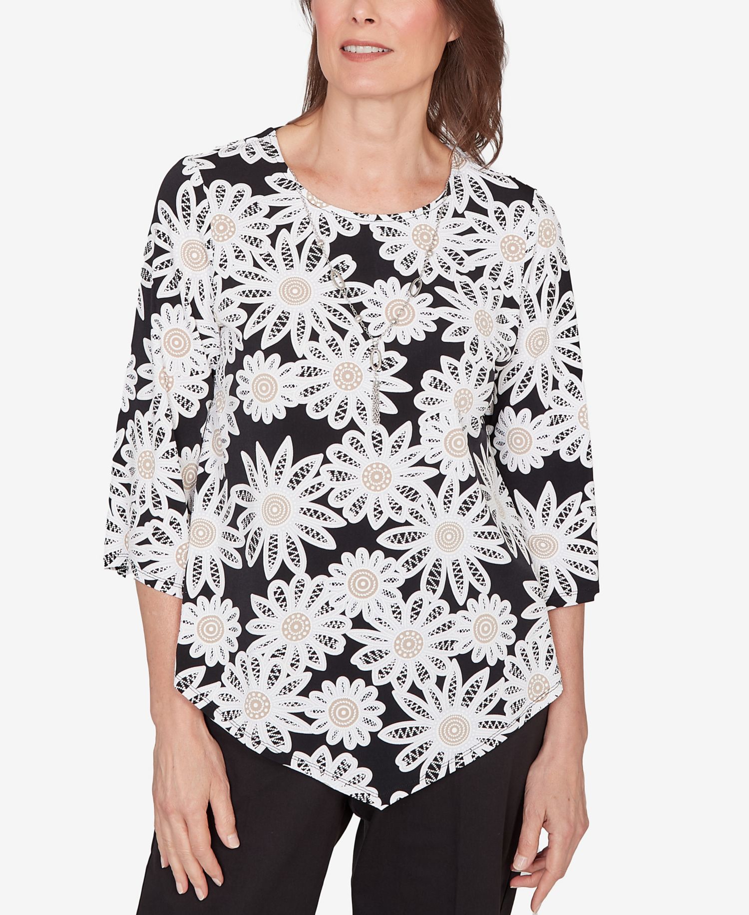 Women's Classic Daisy Pointed Hem Top with Necklace