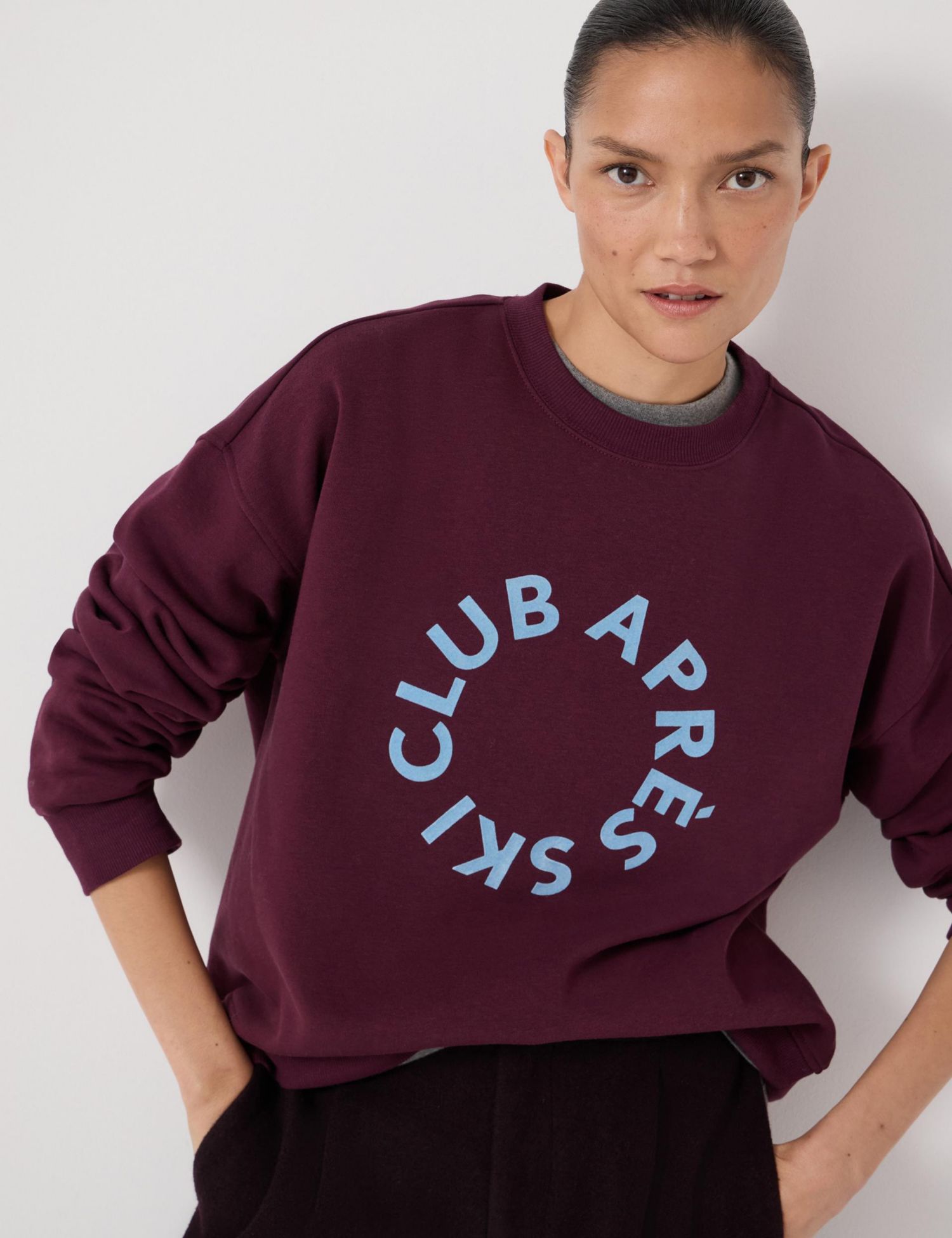 Women's Apres Ski Club Graphic Sweatshirt