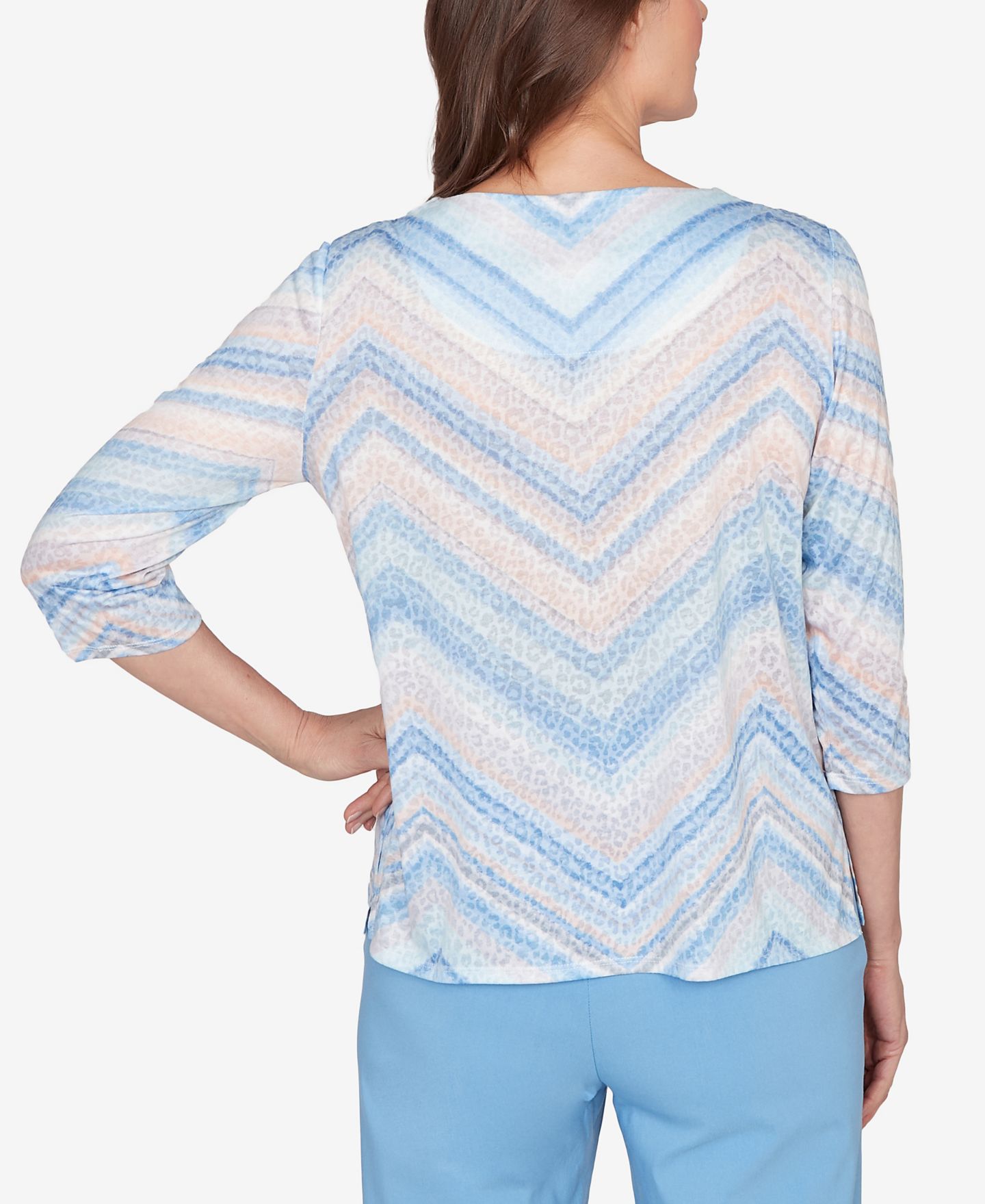 Женский топ Alfred Dunner Petite St. Augustine Chevron Print Lace Trim Crew Neck, цвет: Синий разноцветный — фото 4