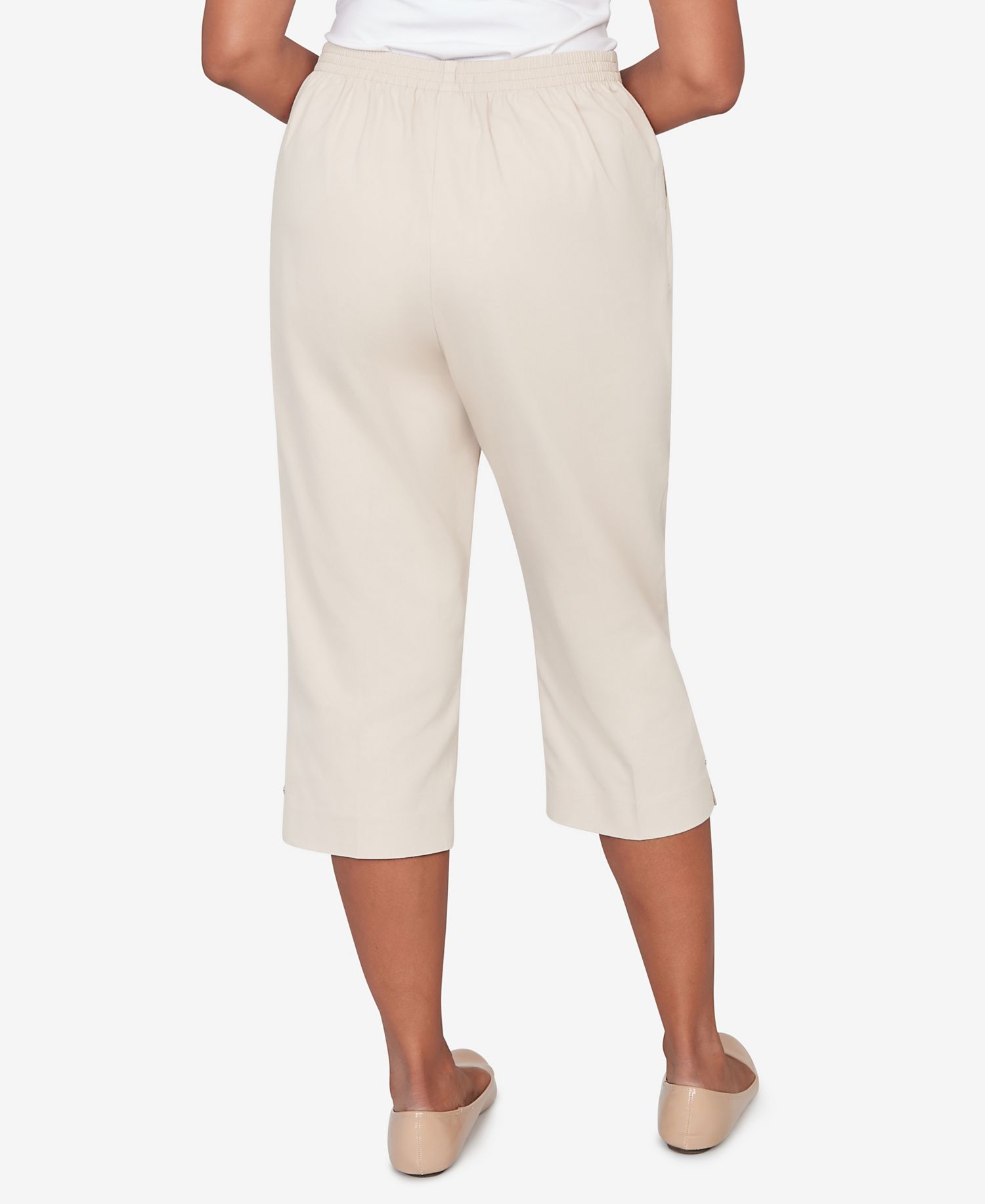Petite Classic Solid Twill Button Hem Capri Pants