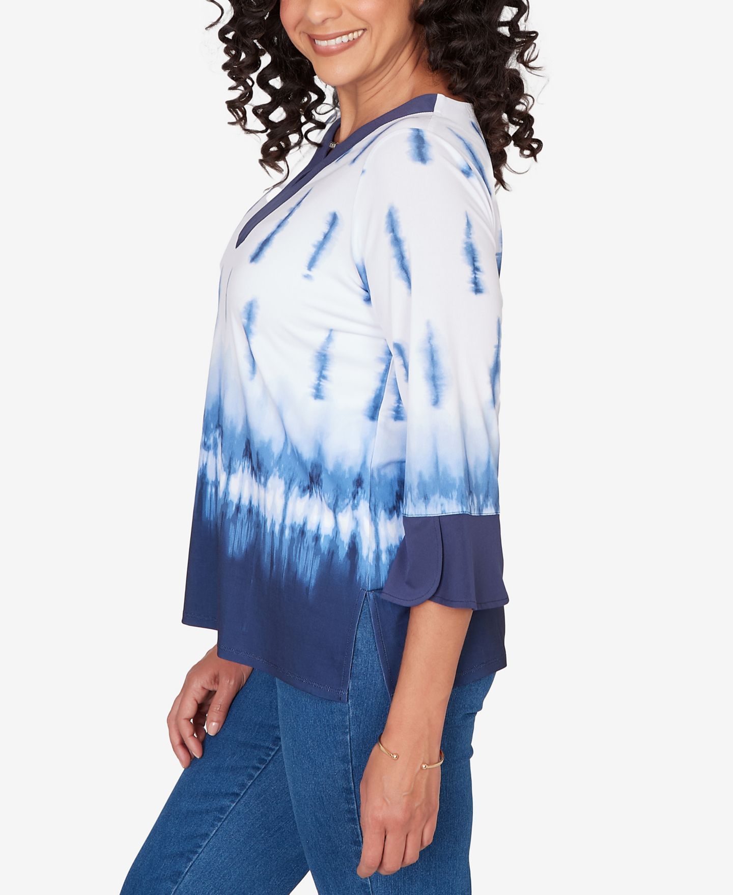 Женский топ Alfred Dunner Petite Classic Tie Dye Border Split Neck, цвет: Тёмно-синий — фото 3