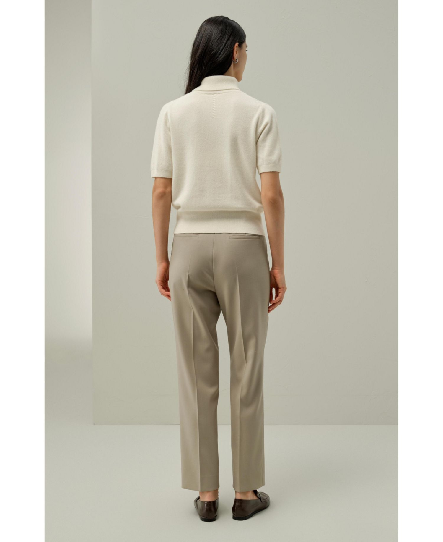 Women's Classic Cable Knit Sweater with Ribbed Edges