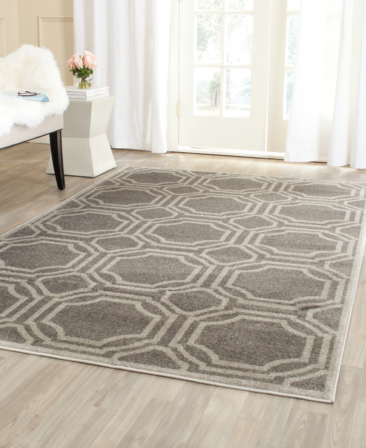 Safavieh Amherst AMT411 Area Rug -Light Grey