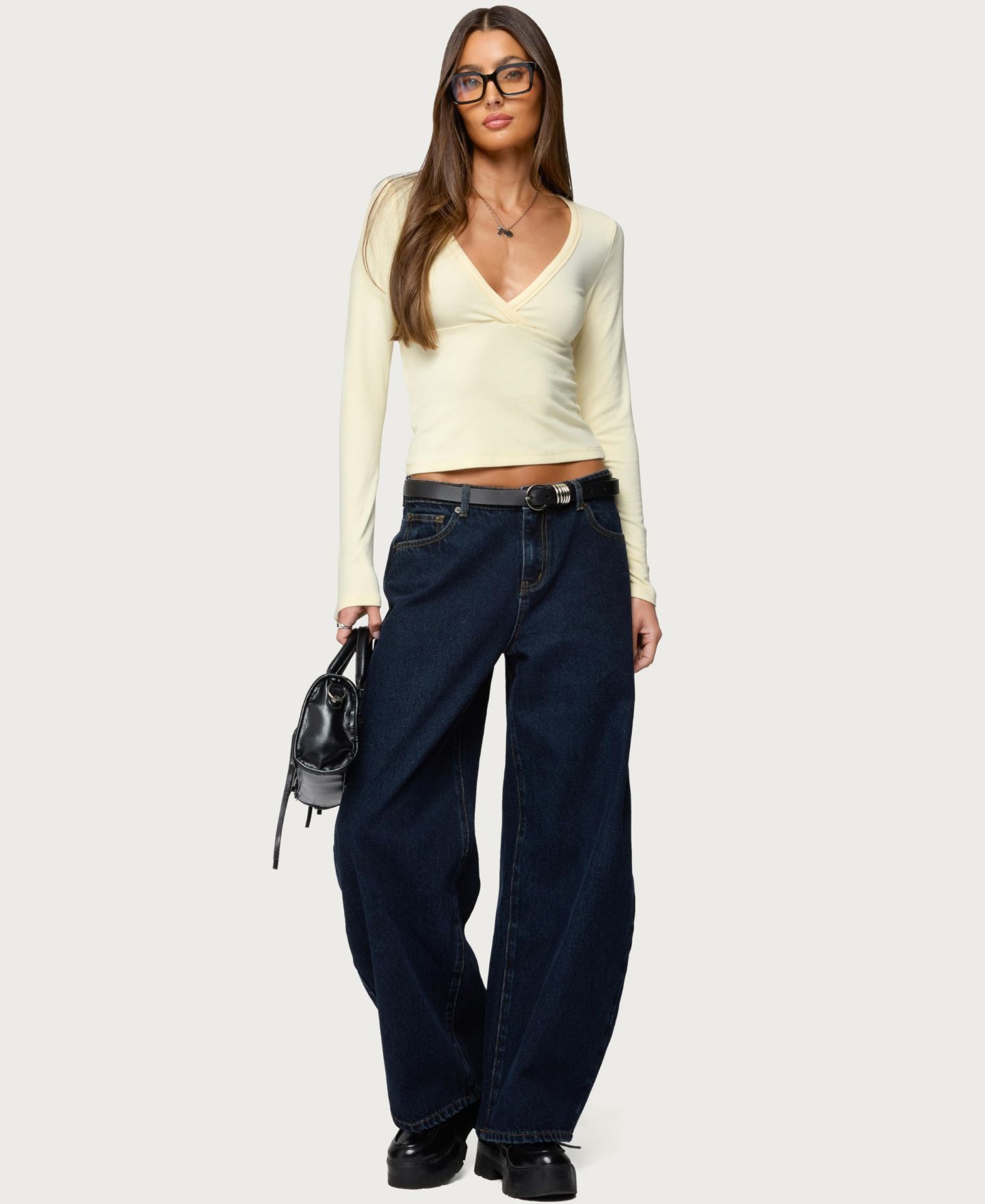 Женские джинсы Edikted Jillian Low Rise Oversized Barrel, цвет: Тёмный синий — фото 5