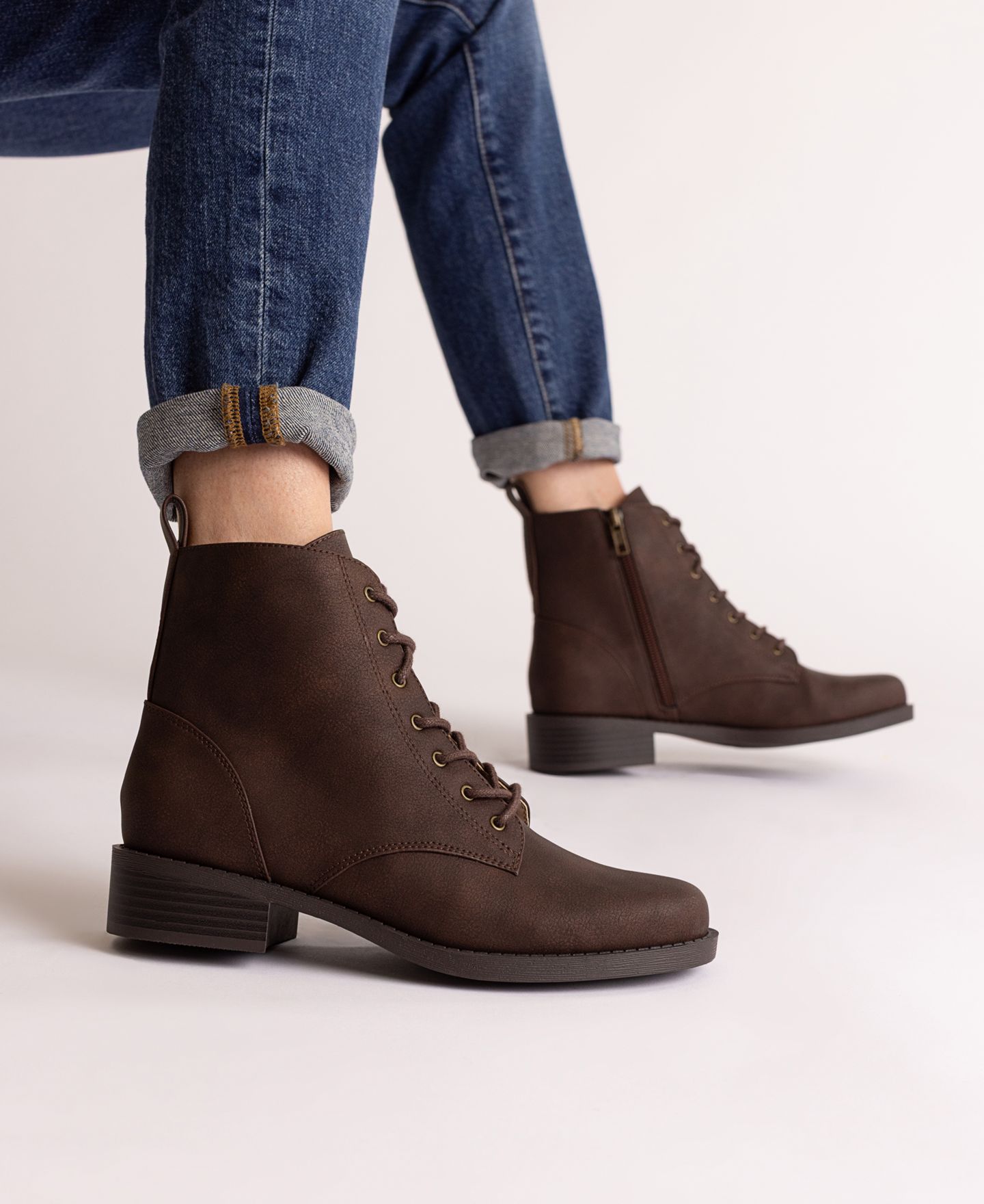 Женские ботинки Journee Collection Kodah Lace Up Ankle Booties, цвет: Чёрный — фото 3