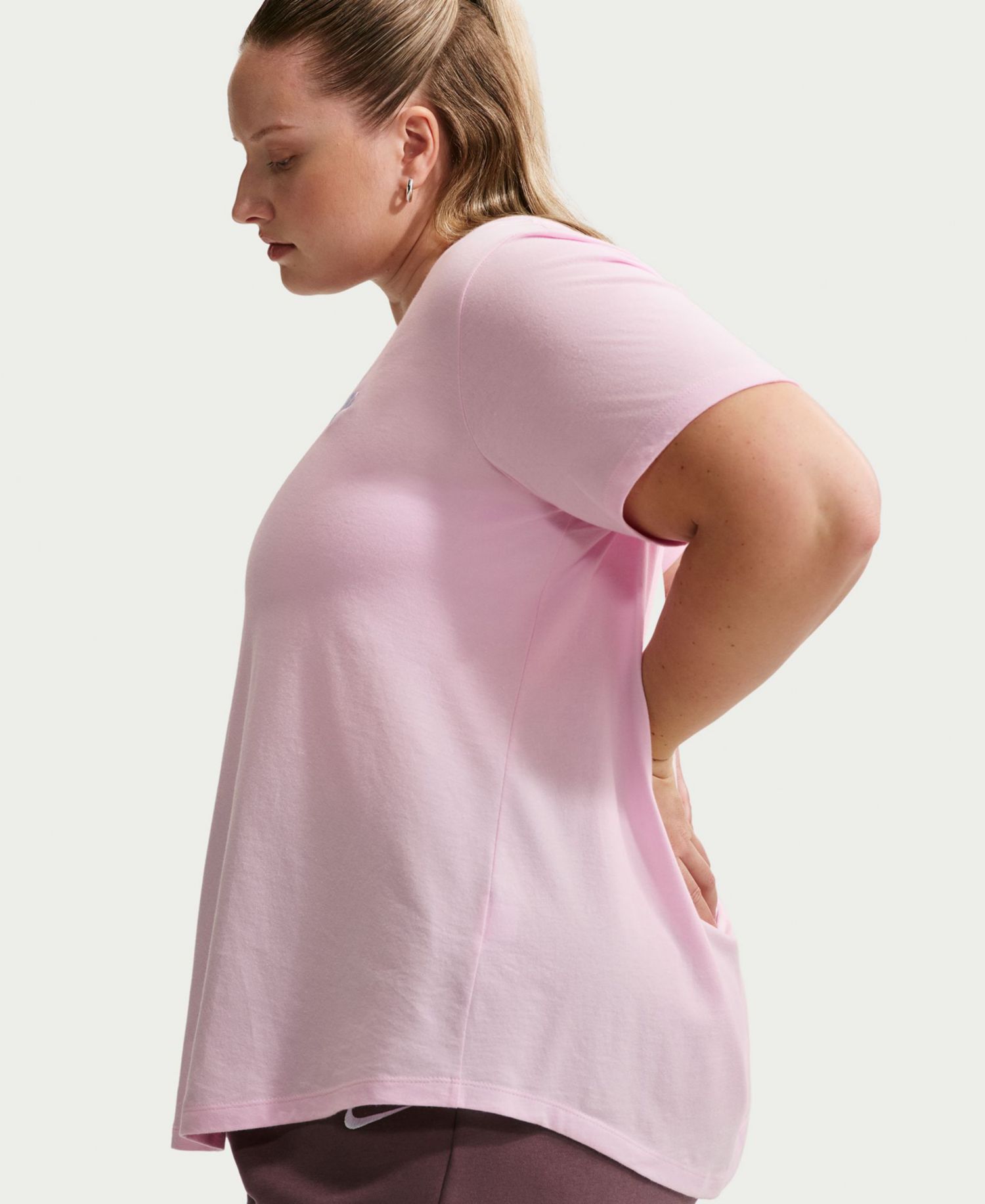 Plus Sportswear Club Essentials T-Shirt