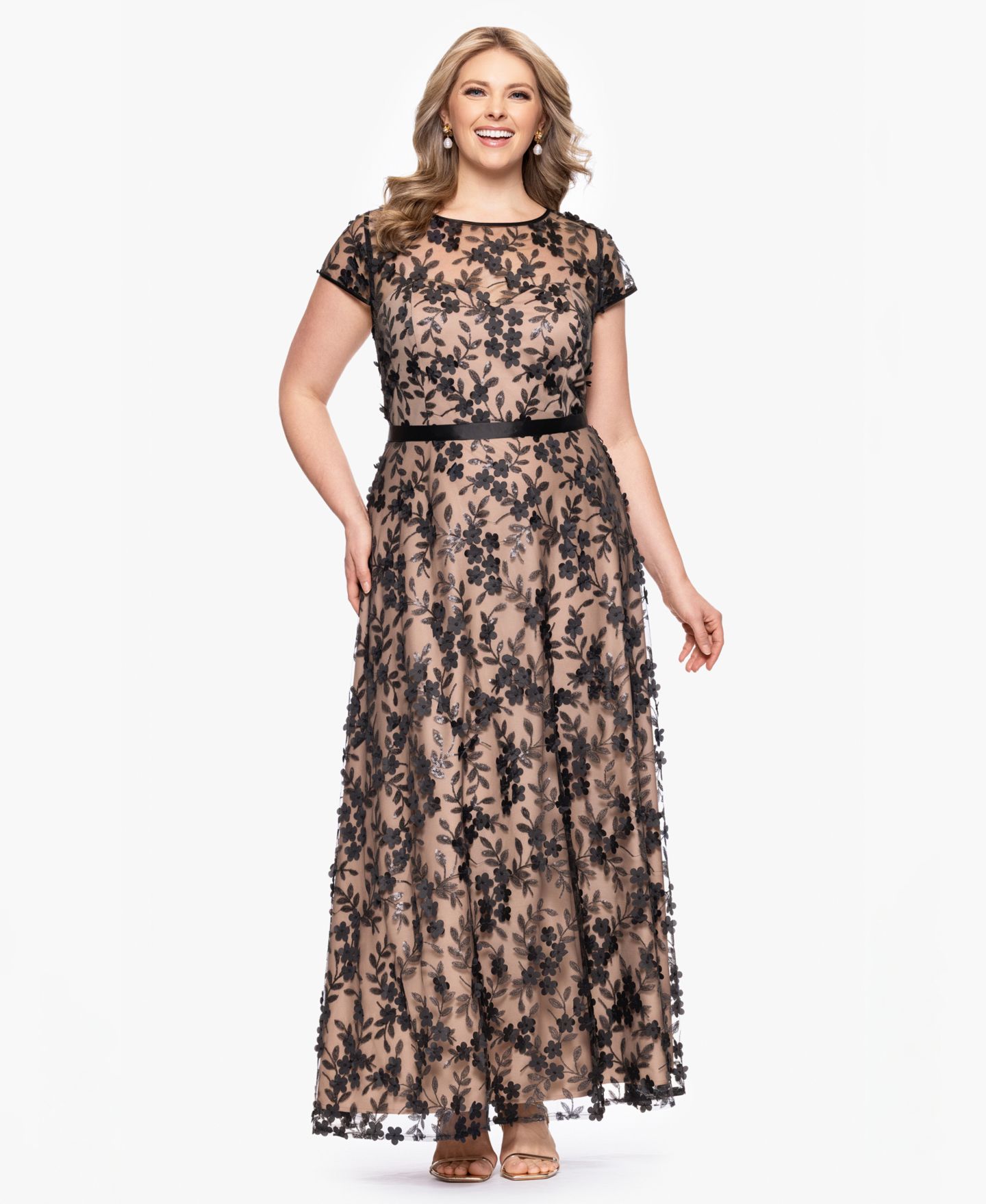 Женское платье XSCAPE Plus Size Embellished 3D Flower Ball Gown, цвет: Чёрный / Телесный — фото 1