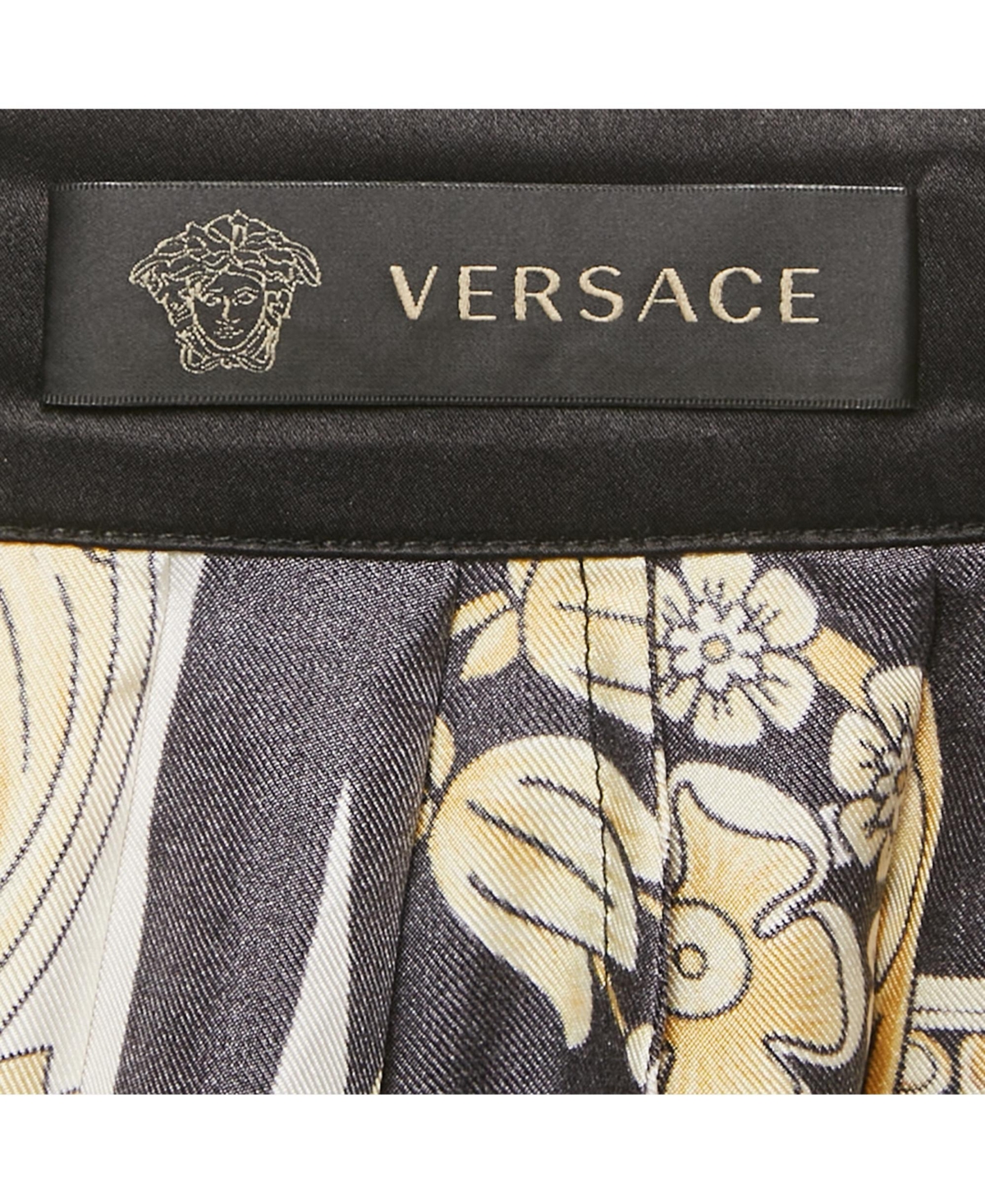 Pre-Owned Versace Women's Black/yellow Barocco Print Pleated Mini Skirt