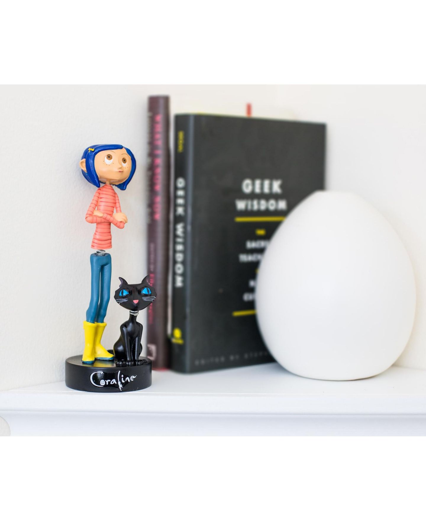 Детские фигурки Surreal Entertainment Coraline With Cat 6.5" Bobblehead, 14 Years & Up, цвет: Синий — фото 4