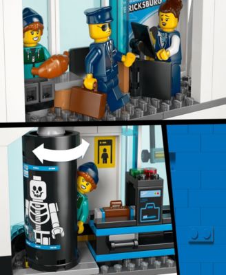 City Airport with Airplane Building Toy 60502, 887 Pieces