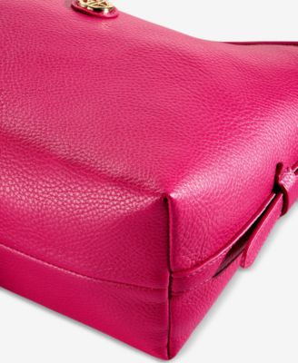 Pebble Soft Medium Shoulder Bag