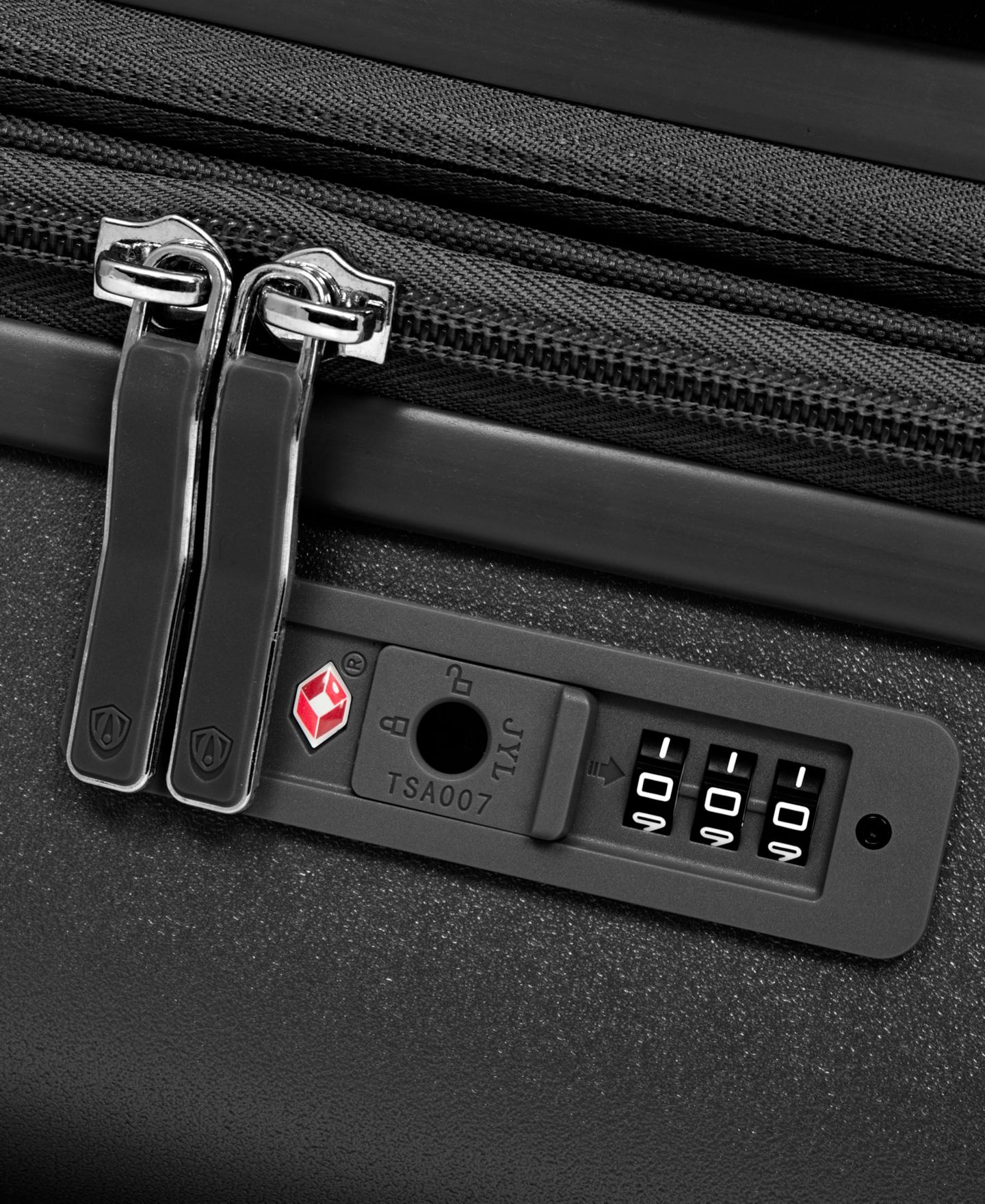 Чемоданы Traveler's Choice Elm 2-Pc. Carry-On Hardside Expandable Spinner Luggage Set, цвет: Чёрный — фото 7
