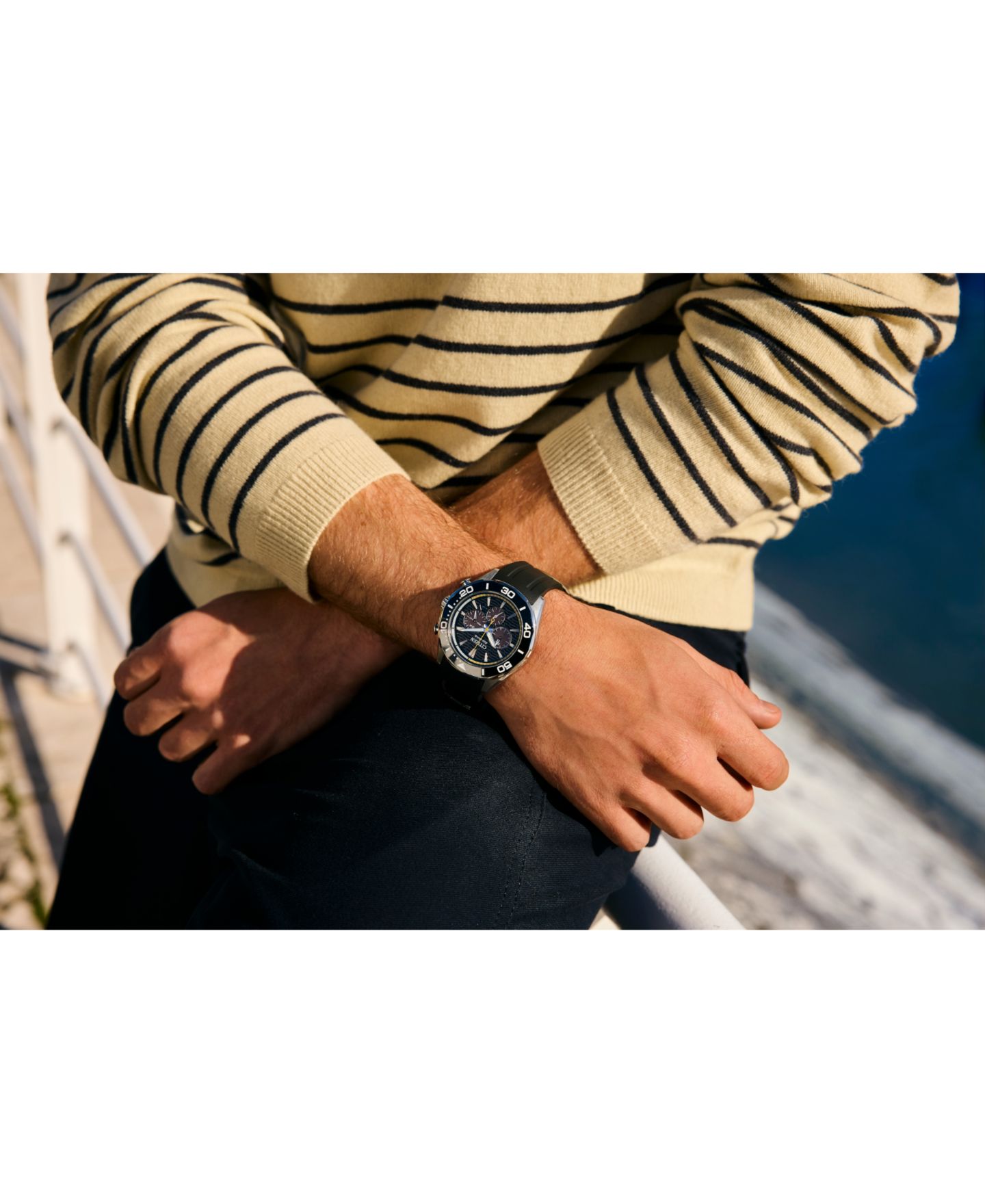 Мужские часы Citizen Endeavor Chronograph Black Strap Watch, 43mm — фото 3