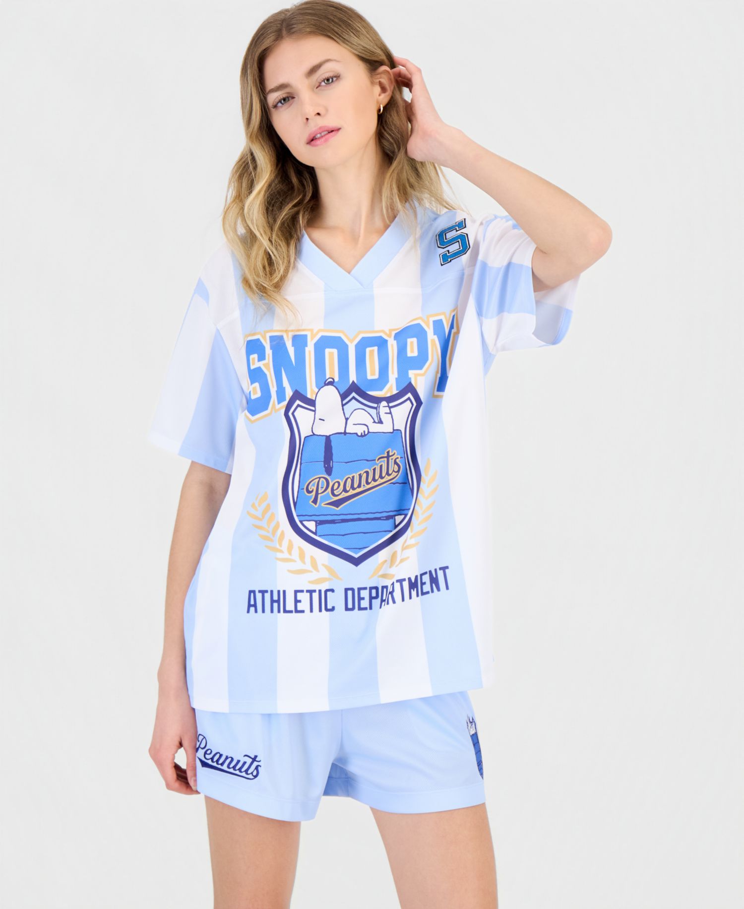 Juniors' Snoopy Graphic Jersey T-Shirt