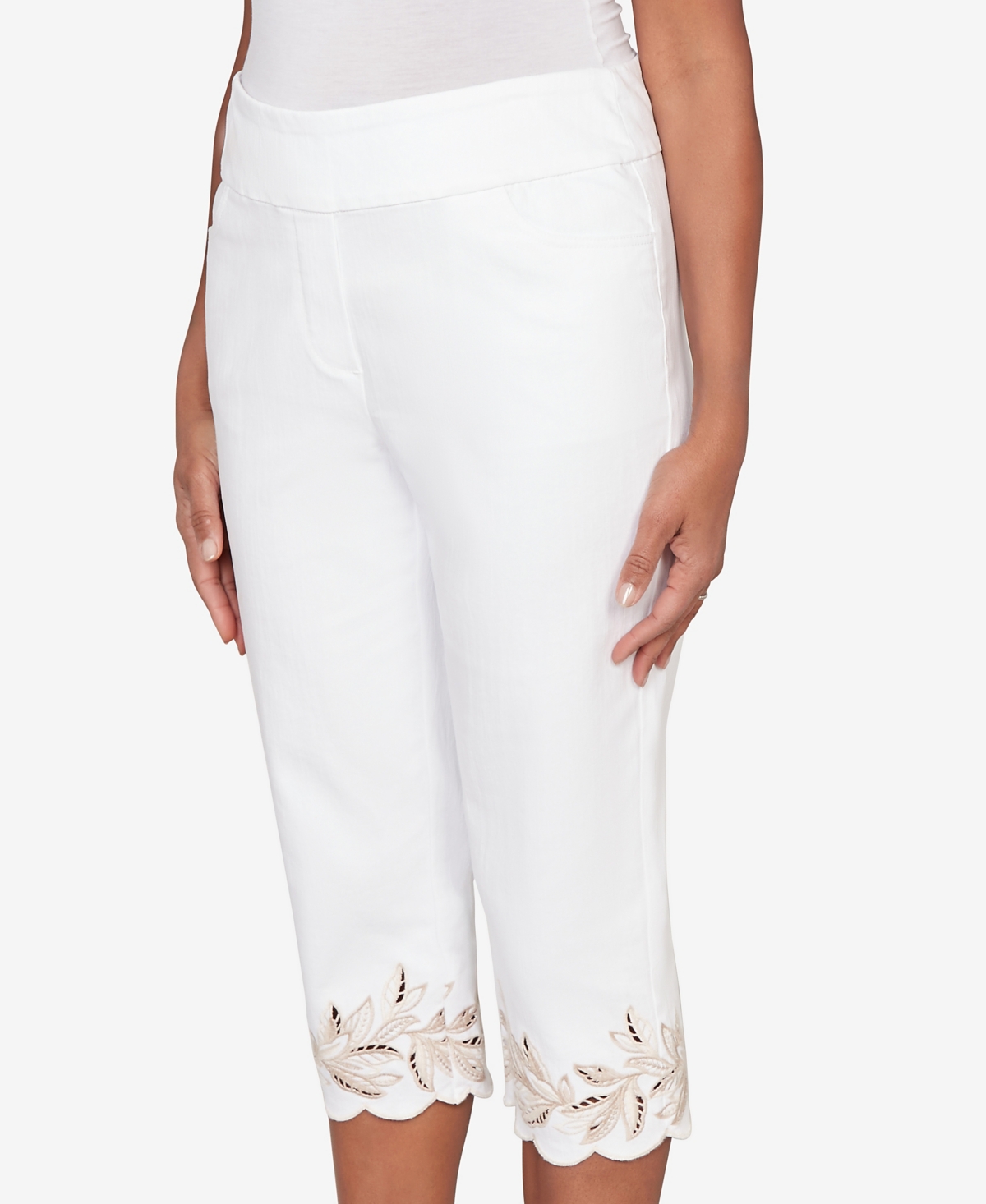 Alfred Dunner Women's Natural Wonder Leaf Cut Out Super Stretch Denim Capri Jeans