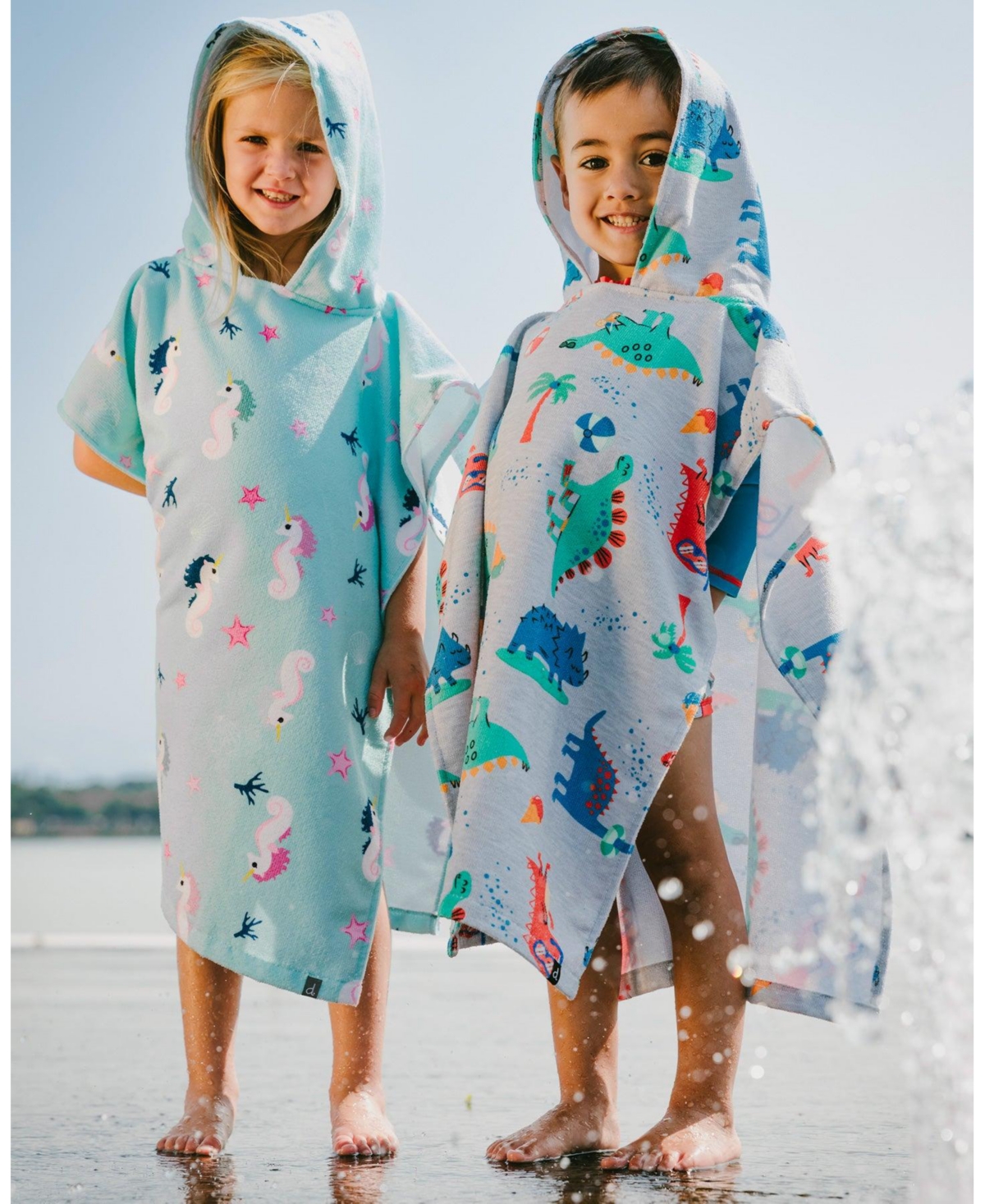 Deux par Deux Girl Hooded Beach Towel Blue Seahorse Print