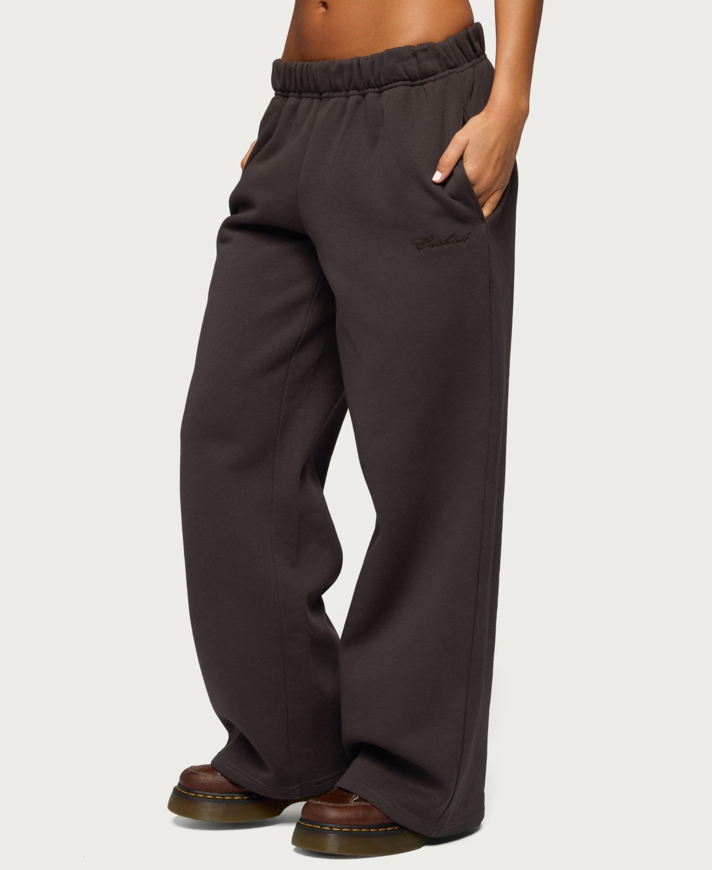 Женские брюки Edikted Basic Girl Wide Leg Sweatpants, цвет: Тёмный серый — фото 4