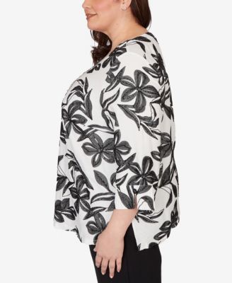 Plus Size Crowd Pleaser Embroidered Flower Top with Necklace